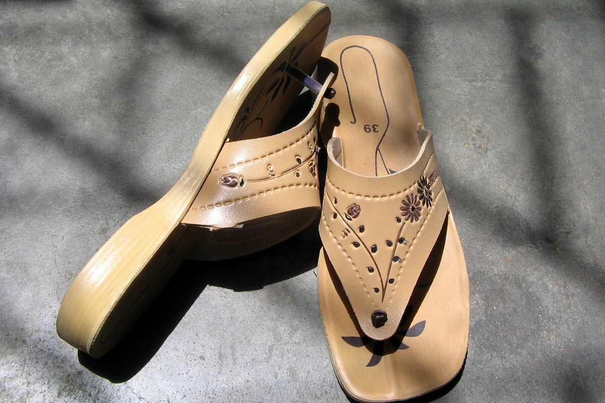 Best Leather Slippers For Men HotDeals360