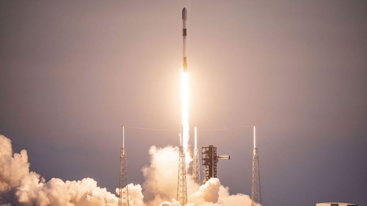 SpaceX Launches 29 Starlink Satellites on Falcon 9 in Early-Morning Florida Liftoff
