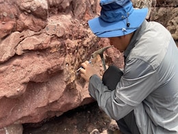 Historic Dinosaur Fossil Discovered in Hong Kong's UNESCO Geopark Historic Dinosaur Fossil Discovered in Hong Kong's UNESCO Geopark