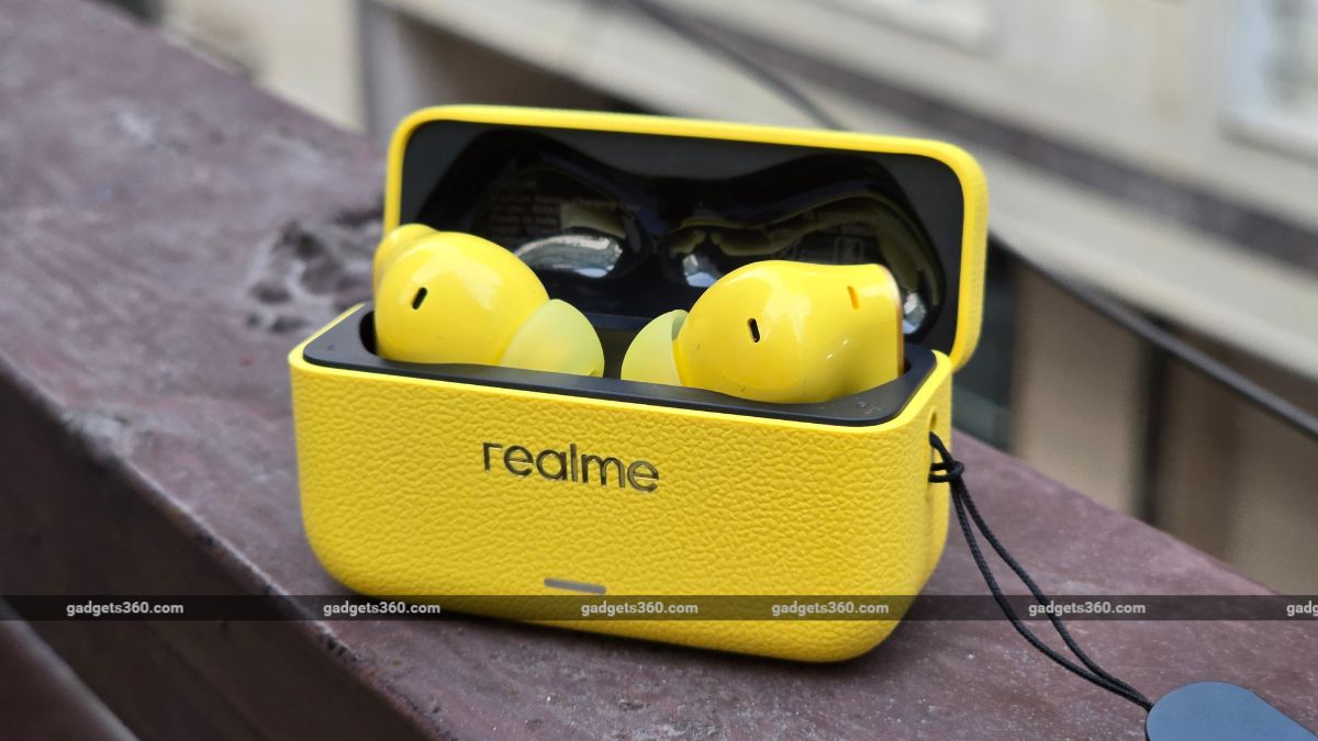 2 Realme Buds T500 Pro