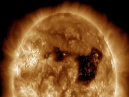Massive Coronal Hole on Sun Sends High-Speed Solar Wind Toward Earth Massive Coronal Hole on Sun Sends High-Speed Solar Wind Toward Earth