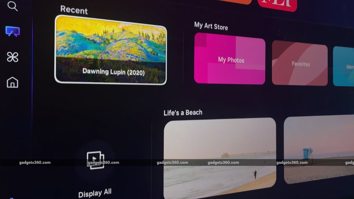 3 Samsung Q8F QLED Smart TV