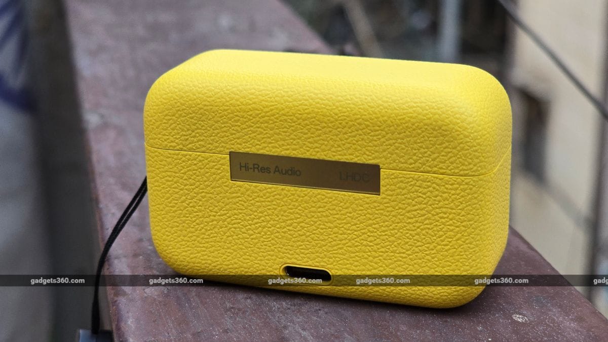 3 Realme Buds T500 Pro