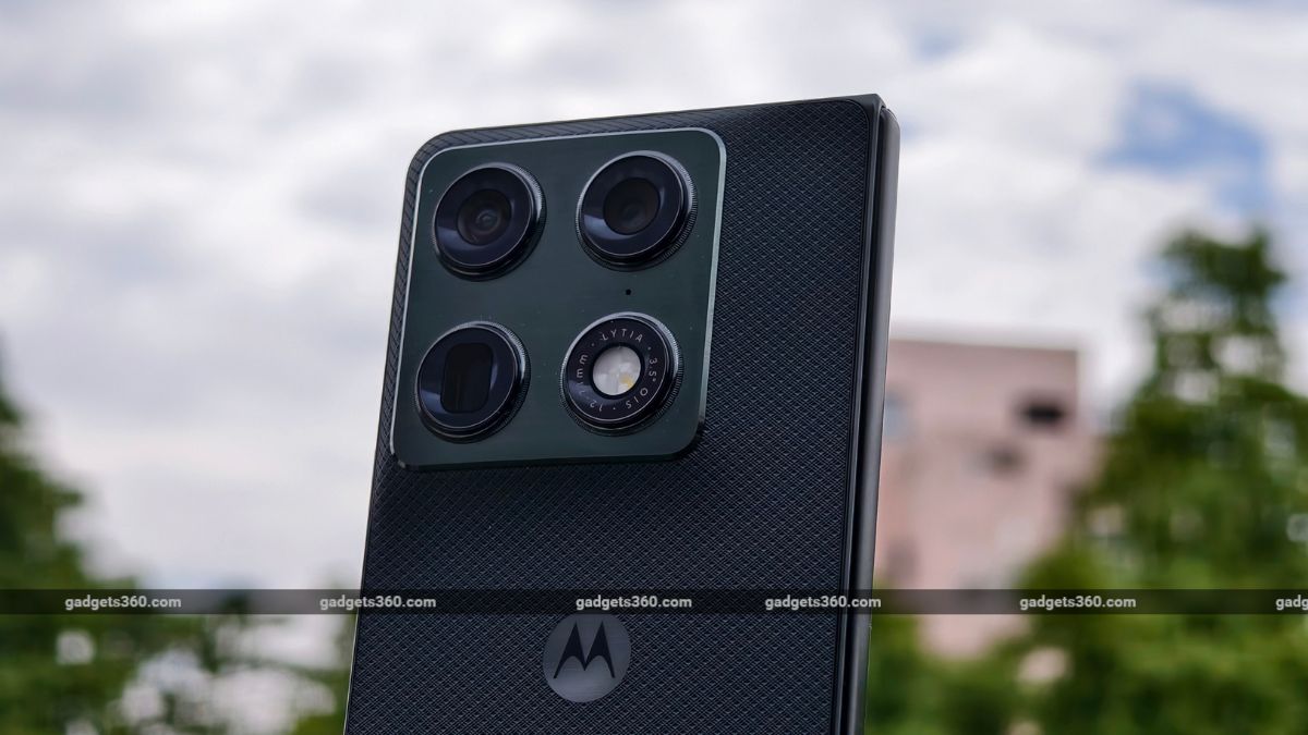 3 Motorola Razr Fold