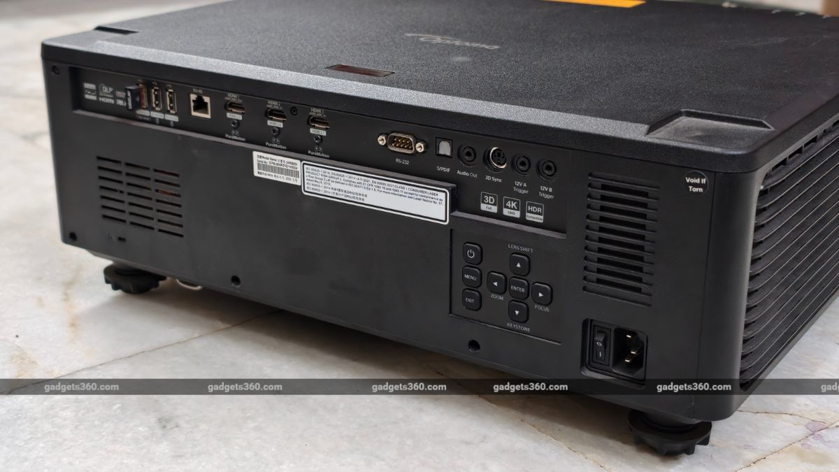 3 Optoma UHR90DV