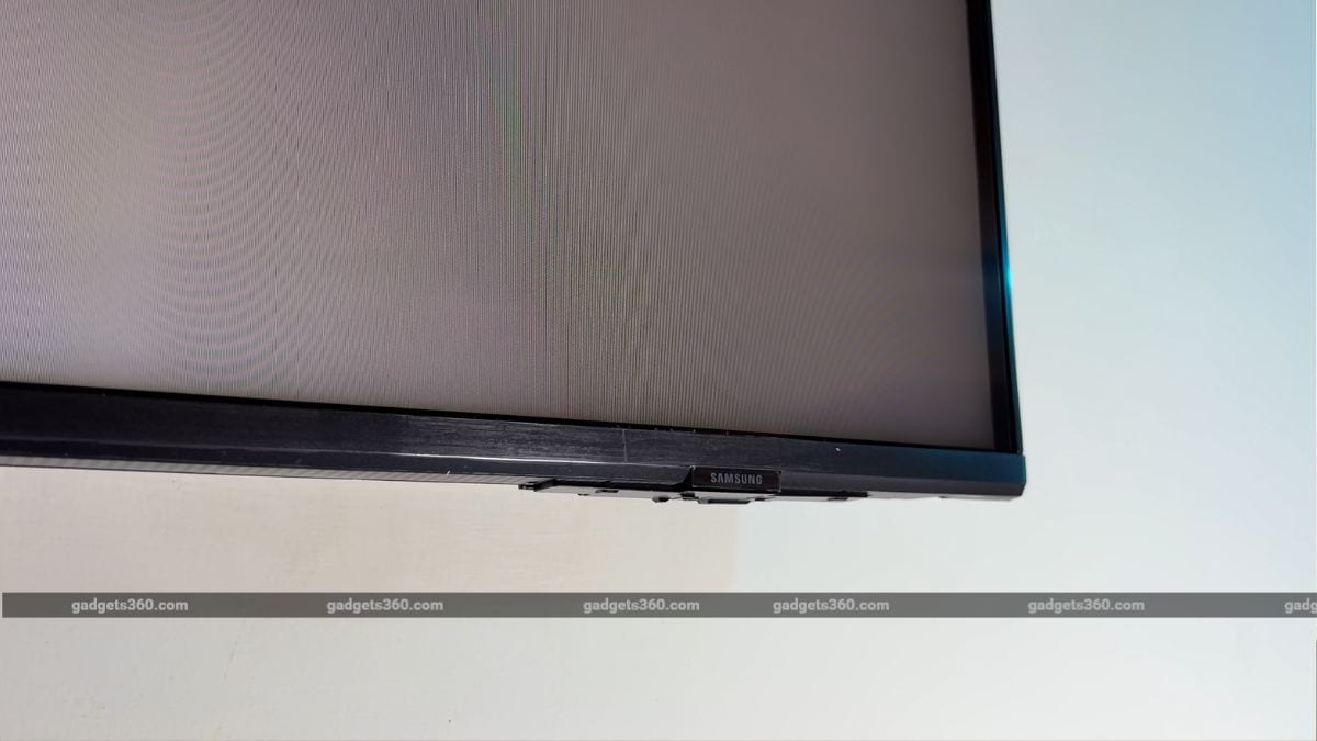 5 Samsung Q8F QLED Smart TV