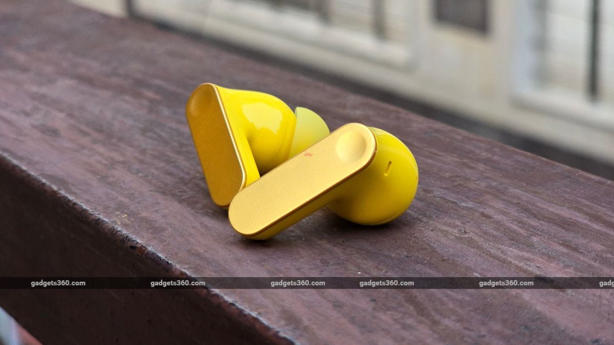 5 Realme Buds T500 Pro