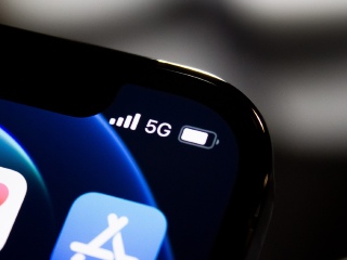 India Smartphone Shipment Declined by 10 Percent in July-September Quarter: IDC