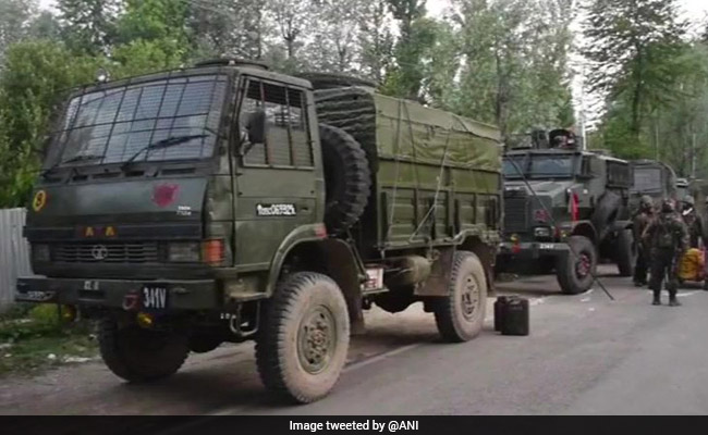 J&K: मुठभेड़ के दौरान पत्थरबाजों की मदद से भागे आतंकी, जवान शहीद 