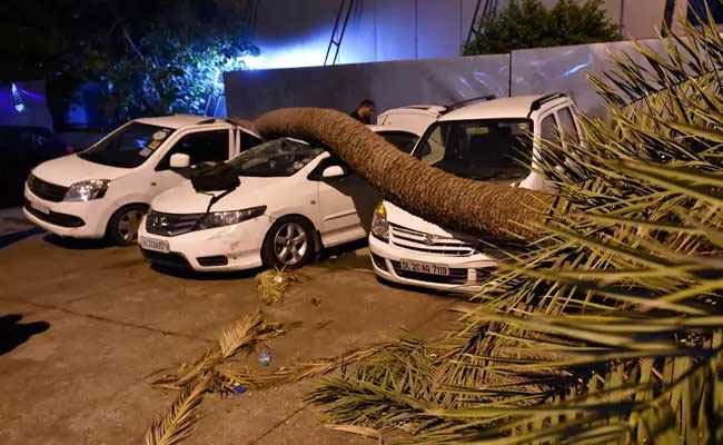 तूफ़ान ने बरपाया कहर: देशभर में लील ली 67 लोगों की जिंदगी, अकेले यूपी में 39 की मौत