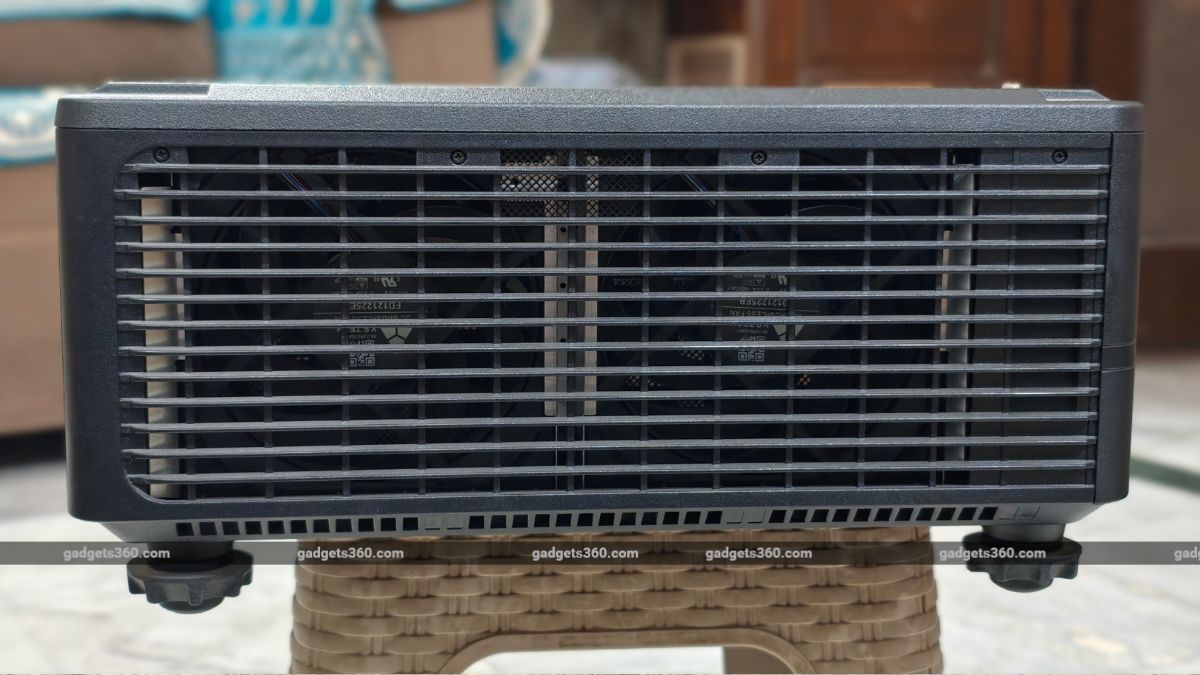 6 Optoma UHR90DV