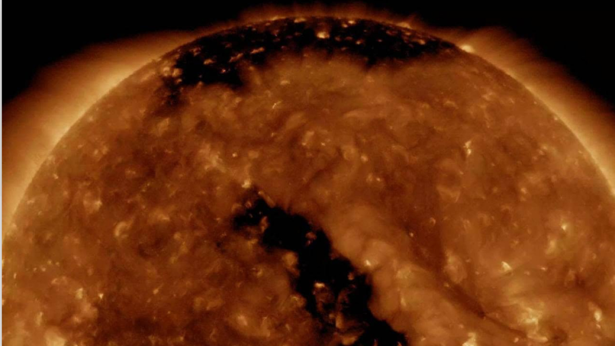 Study Explores Sun&rsquo;s Magnetic Field Changes and Solar Wind Acceleration
