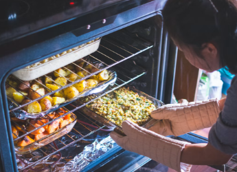Top Microwave Ovens for Baking and Heating Under ₹8,000: Get Versatile Features Without Overspending