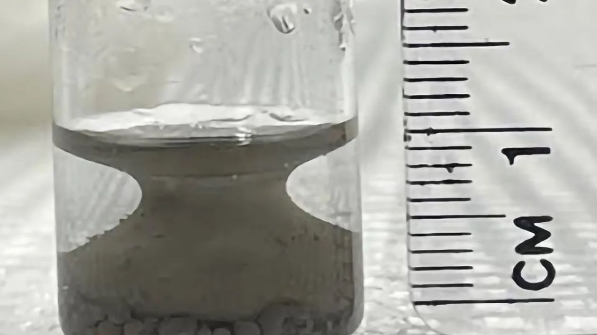 Shape-Recovering Liquid Accidentally Created by Student, Challenges the Law of Thermodynamics