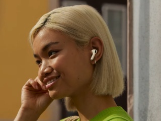 Apple&#039;s AirPods Pro 3, Pro 2, and AirPods 4 Get Firmware Update With New iOS 26 Features