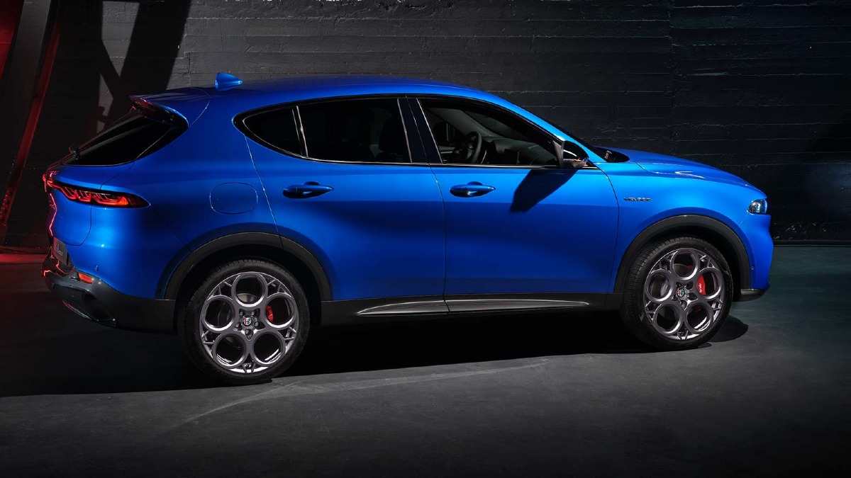 Alfa Romeo Tonale Hybrid SUV Launched, Owners Can Use Car as Courier Delivery Spot