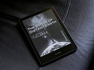 Amazon Kindle Paperwhite Signature Edition (2021) Review: A Good Option for Serious Readers