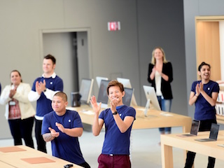 Apple Reportedly Rejects Hiring Former Engineer; Sparks Age Discrimination Debate