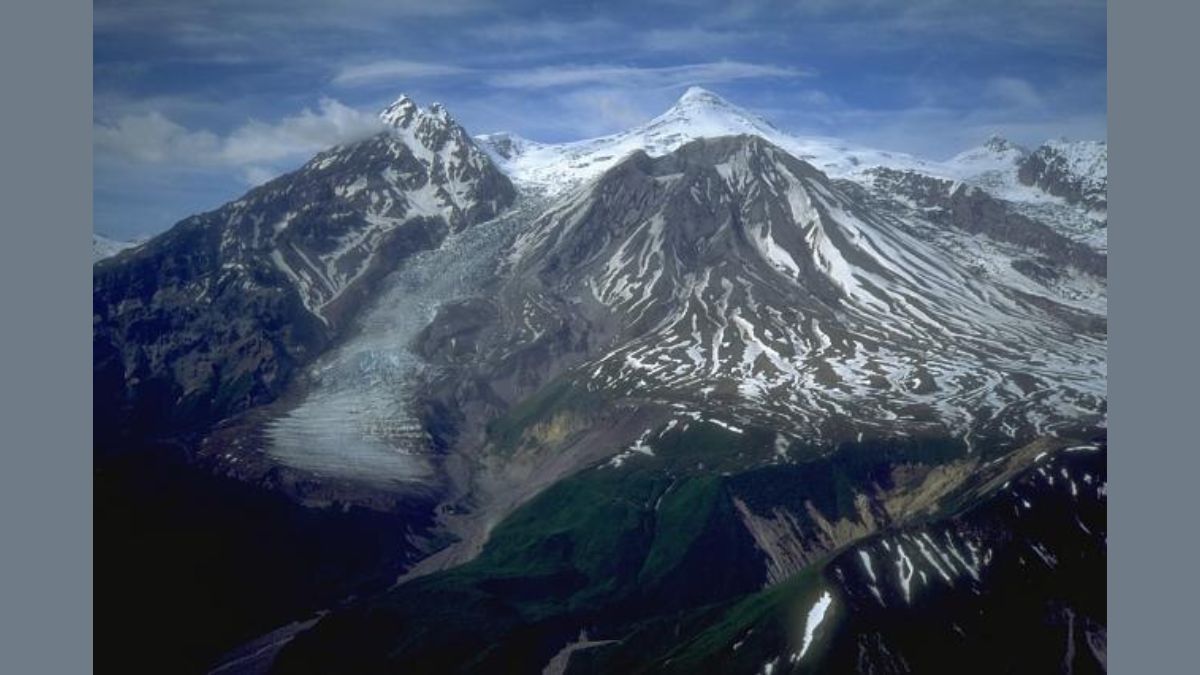 Massive Steam Plume Spotted at Alaska&rsquo;s Mount Spurr as Volcano May Erupt Soon