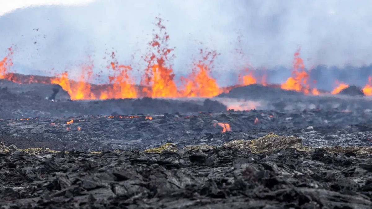 Lava Breaches Grindav&iacute;k's Defences as Volcanic Fissure Erupts in Iceland