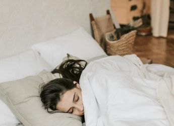People in Modern Societies Sleep More but Have Irregular Sleep Cycles