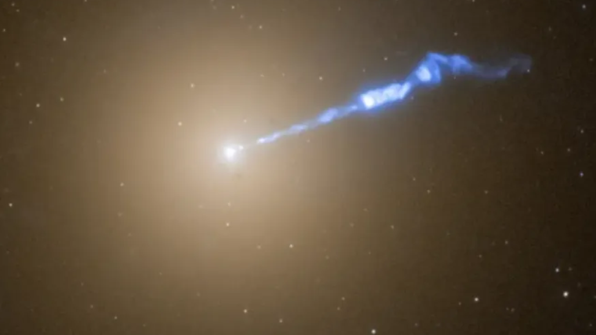 Astronomers Solve the Mystery Behind M87&rsquo;s Enormous Space Jet