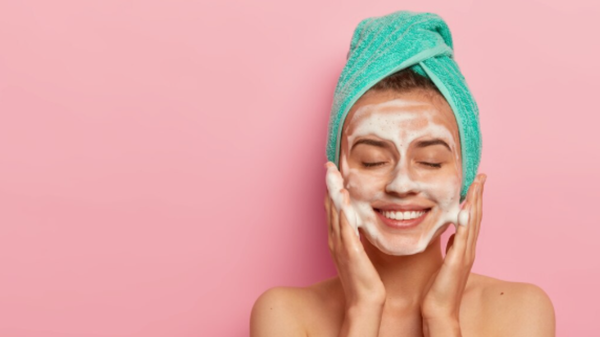 Best Dot & Key Face Washes For Every Skin Type: Daily Cleanser For Soft And Radiant Glow