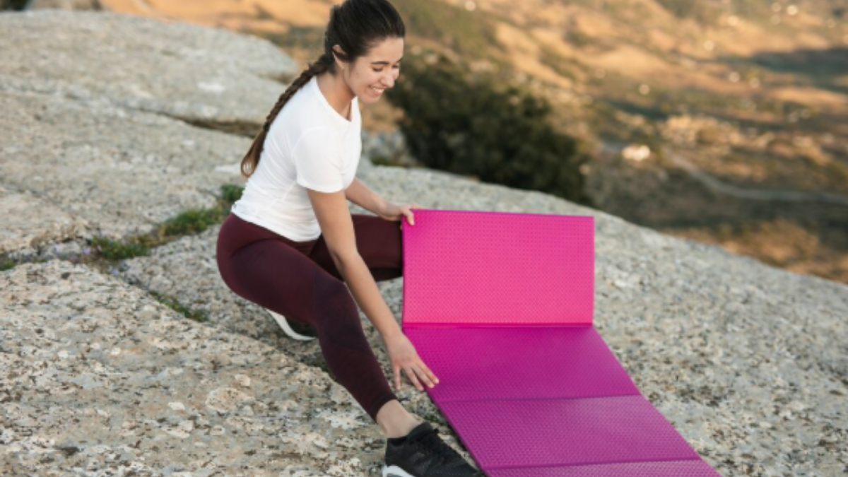 Best Collapsible Yoga Mats: Space Saving Choices for Daily Workouts
