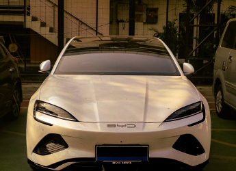 BYD Unveils Battery System That Charges EVs in Five Minutes