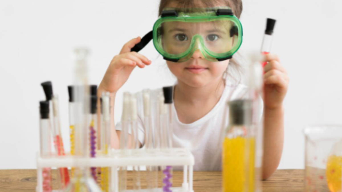 5 Best Educational Science Kits for Kids (Ages 8 to 12) to Boost STEM Skills