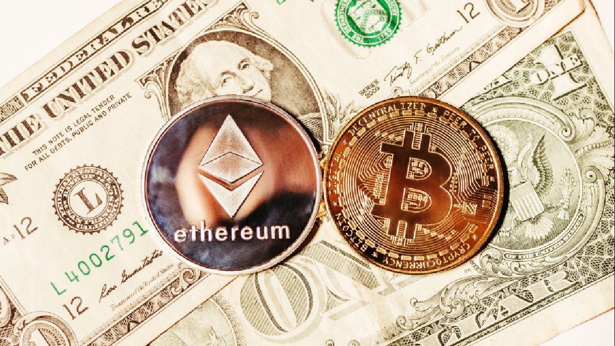 BTC, ETH Record Minor Price Spikes, Most Altcoins Register Significant Profits