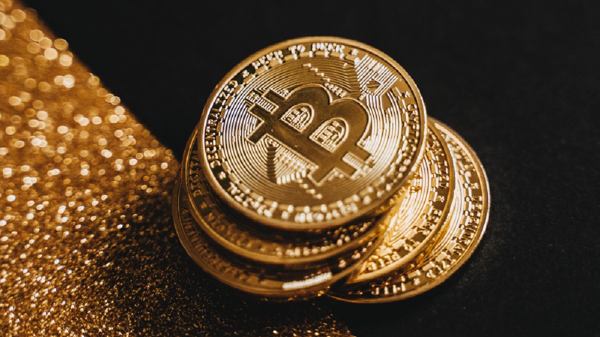 BTC Breaks $17,000 Mark, Cardano and Solana Reel-In Big Profits