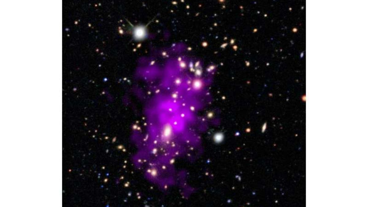 NASA&rsquo;s Chandra Spots Champagne Cluster Formed by a Massive Galaxy Collision