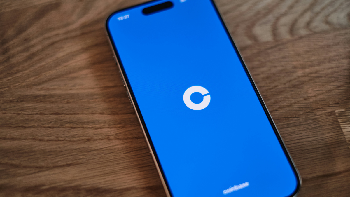 Coinbase Rolls Out Crypto-Backed Loans in the UK as FCA Shapes Rules