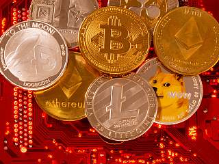 Bitcoin Nears $101,000 While Altcoin Prices Decline Amid Rising Geopolitical Tensions