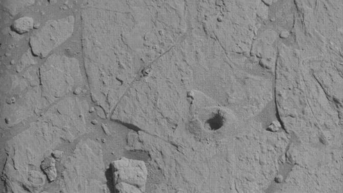 Curiosity Rover Reconnects After Solar Conjunction, Begins Critical Organic Search on Mars