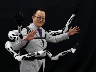 Japanese Researchers Develop Wearable Robotic Arms to &#039;Unlock Creativity&#039;