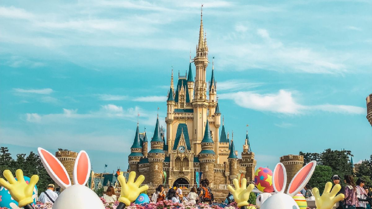 Disney's Newly Patented Technology Aims to Bring Metaverse to Theme Park Visitors