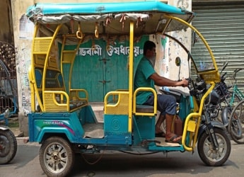 மின்-ரிக்சாக்களை முடக்கும் செயலிகளை நீக்க ஆப் ஸ்டோர்களுக்கு அரசு உத்தரவு!