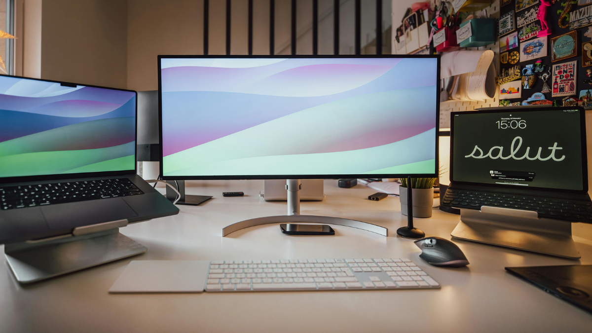 Best Lenovo Monitors For Office, Home, And Gaming Available on Amazon