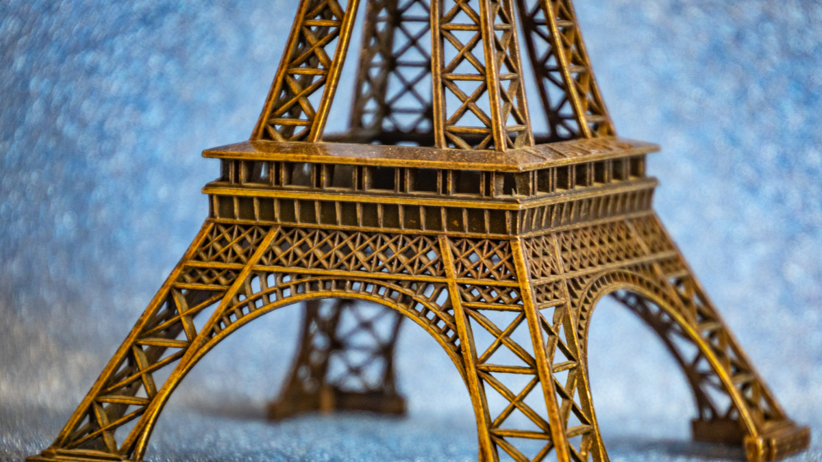 Elevate Your Living Room with These Handpicked Showpieces from Myntra