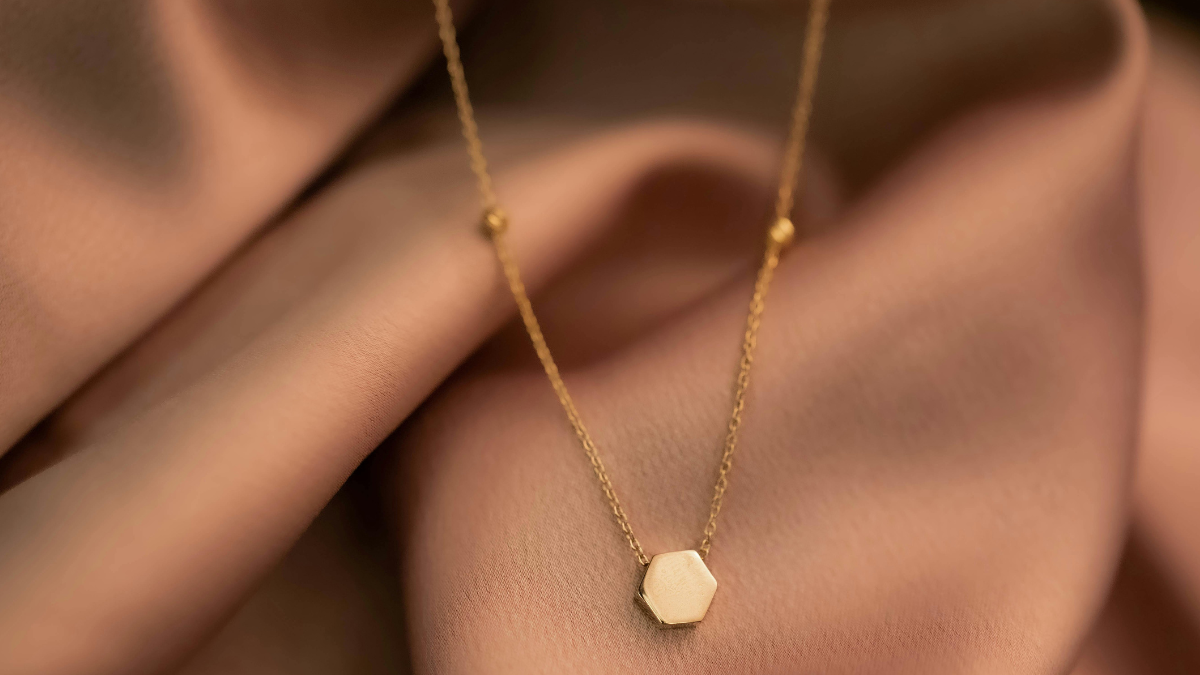 Snag Offers On Stylish Necklaces for a Formal Dinner At Myntra 2025 BFF Sale