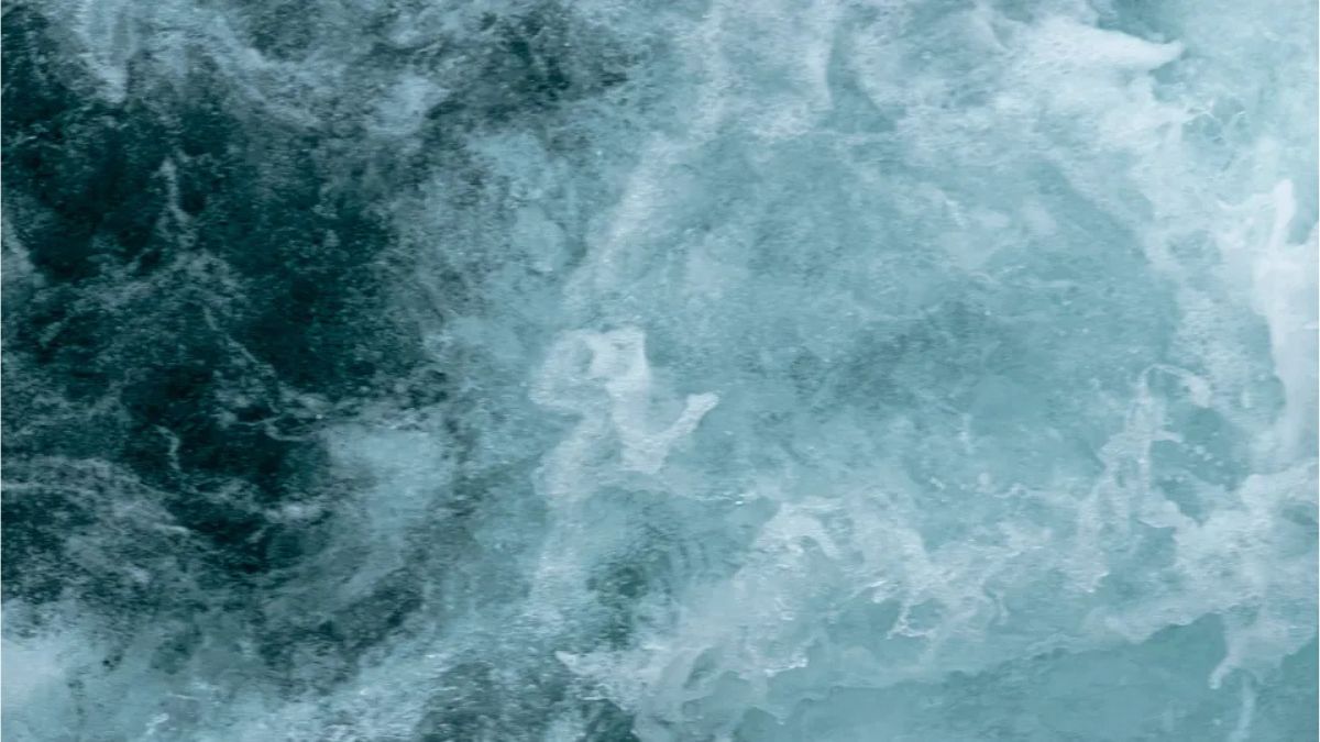 Satellites Capture Record-Breaking 20-Metre Waves Crossing Entire Oceans