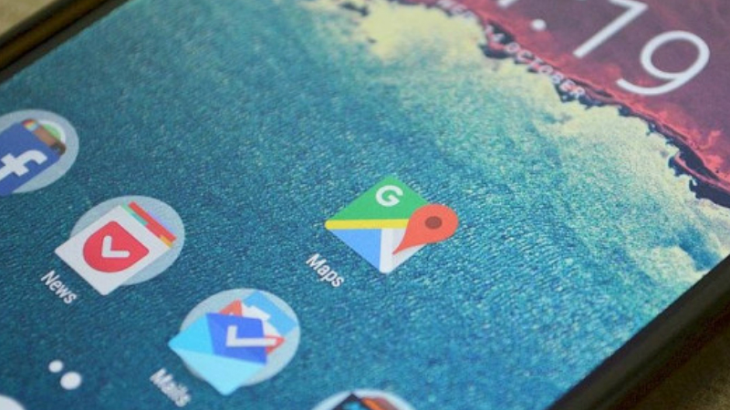 Google Maps May Soon Notify You When You Reach Your Bus or Train Stop