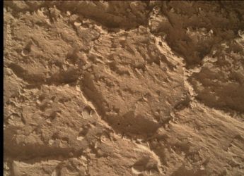 Curiosity studies polygonal bedrock in Monte Grande hollow for Martian geology insights