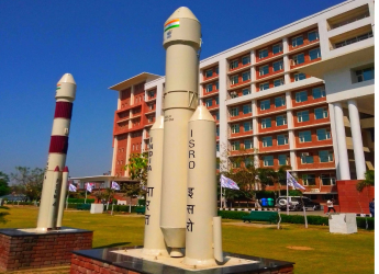 Chandrayaan-3 Mission&rsquo;s Pragyan Rover Finds Evidence of an Ancient Magma Ocean Near Moon&rsquo;s South Pole