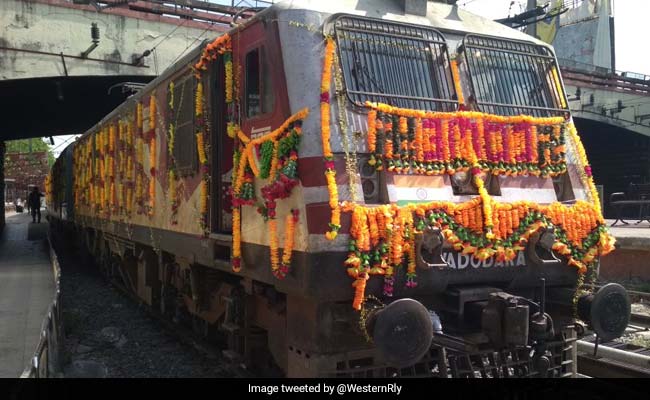 Indore-Puri Humsafar Express Flagged Off By Lok Sabha Speaker Sumitra Mahajan