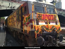 Indore-Puri Humsafar Express Flagged Off By Lok Sabha Speaker Sumitra Mahajan Indore-Puri Humsafar Express Flagged Off By Lok Sabha Speaker Sumitra Mahajan