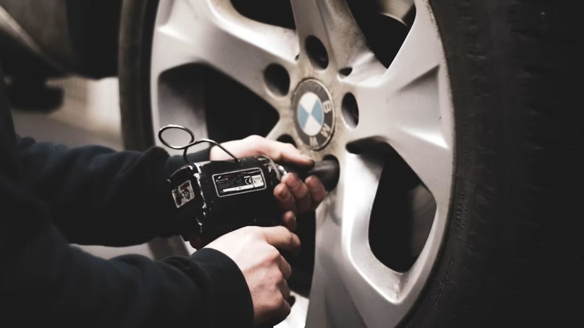 Best Compact Wireless Tire Inflators in India for Cars &amp; Bikes