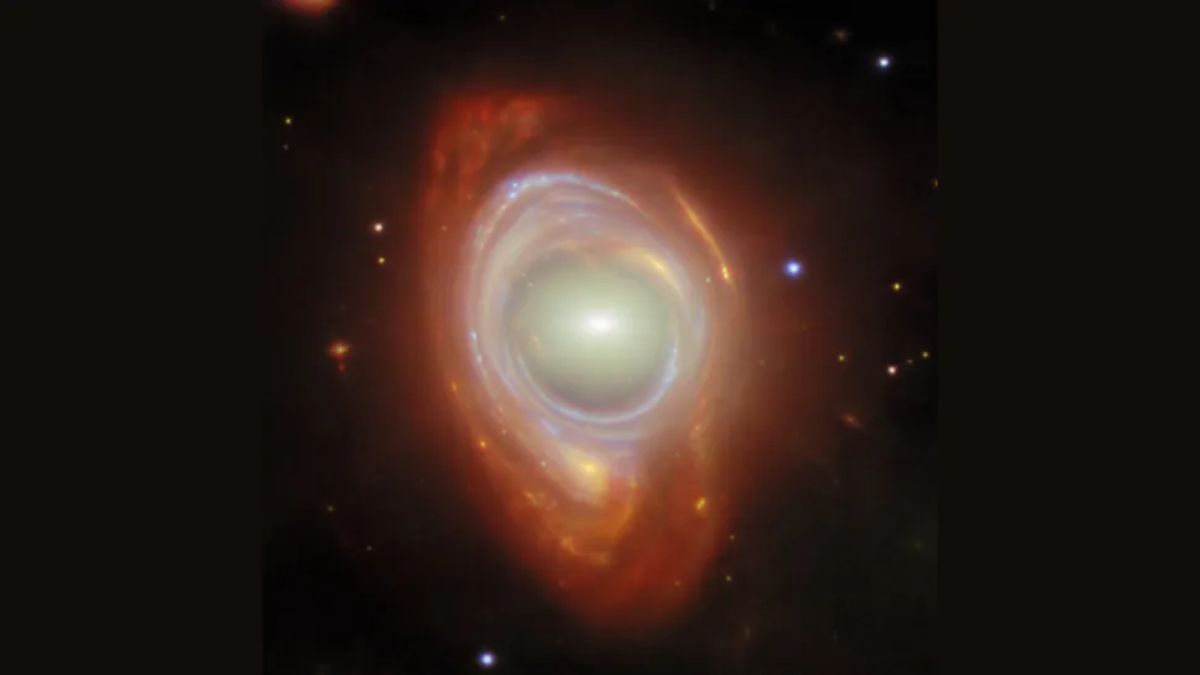 James Webb Space Telescope Reveals a Stunning Einstein Ring in Hydrus